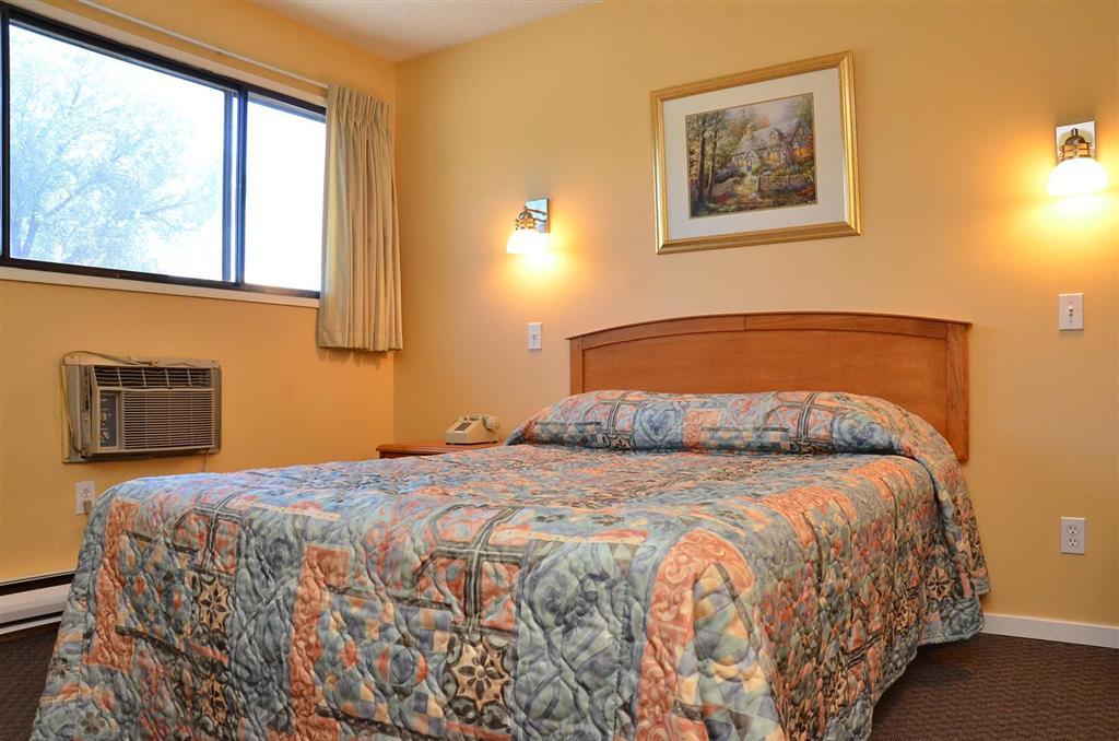 Canadas Best Value Inn Kelowna Zimmer foto