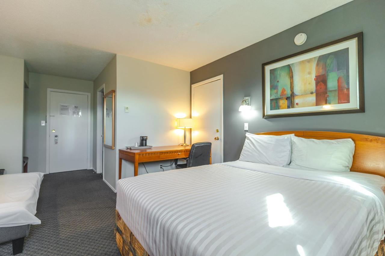 Canadas Best Value Inn Kelowna Exterior foto
