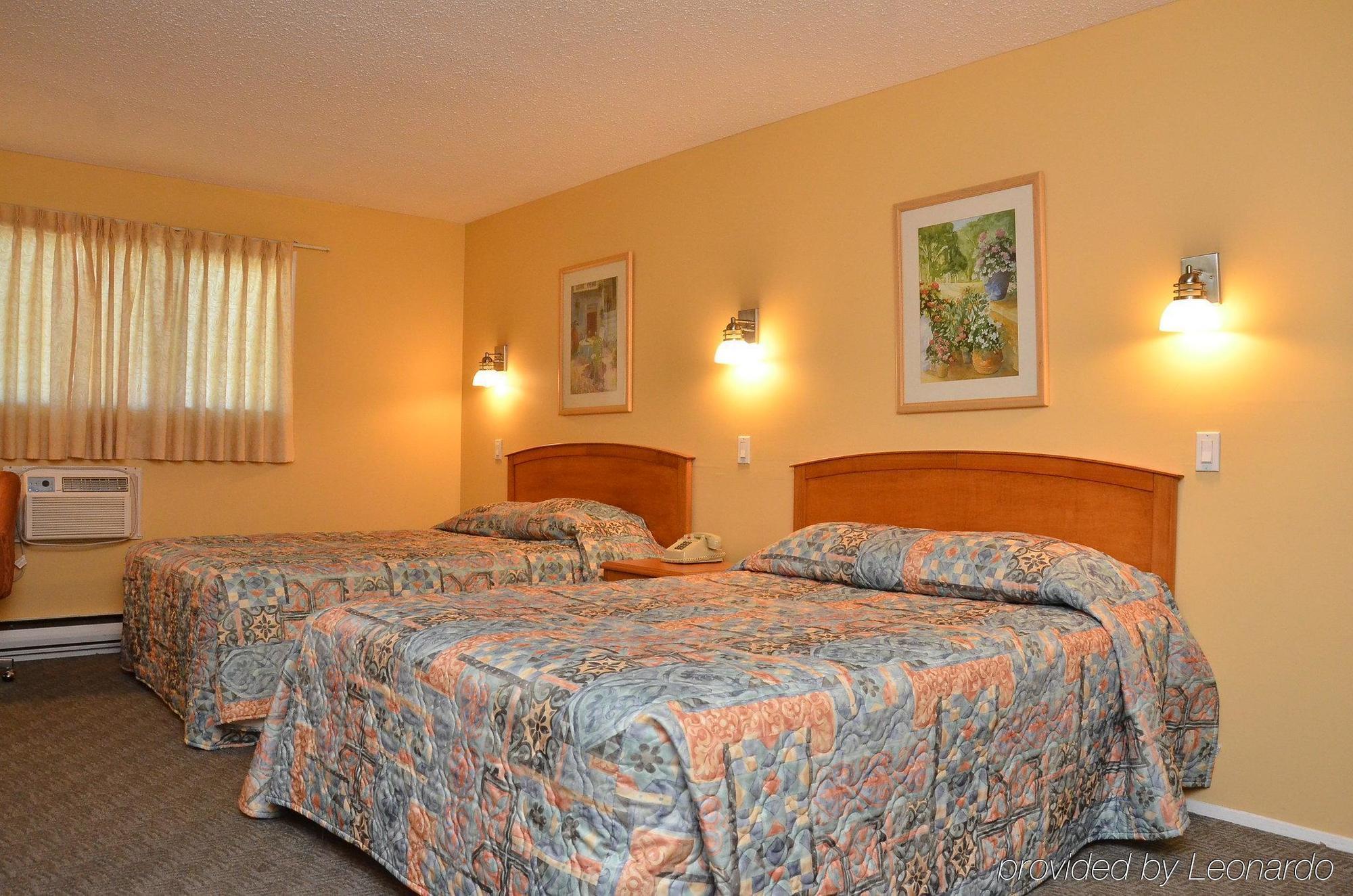 Canadas Best Value Inn Kelowna Zimmer foto