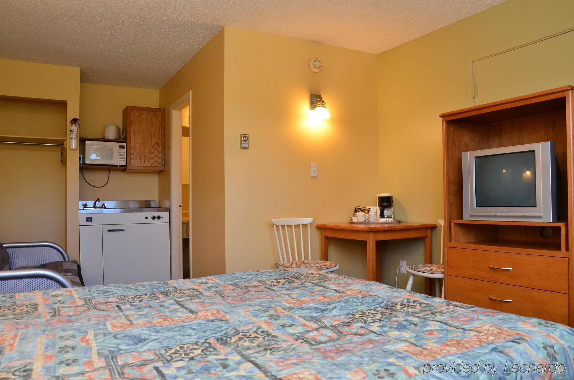 Canadas Best Value Inn Kelowna Exterior foto