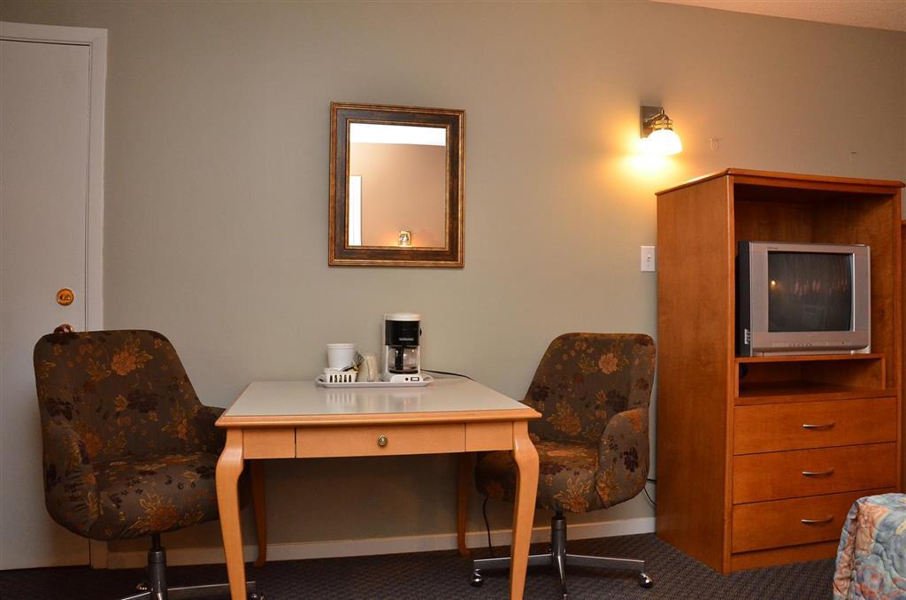 Canadas Best Value Inn Kelowna Zimmer foto